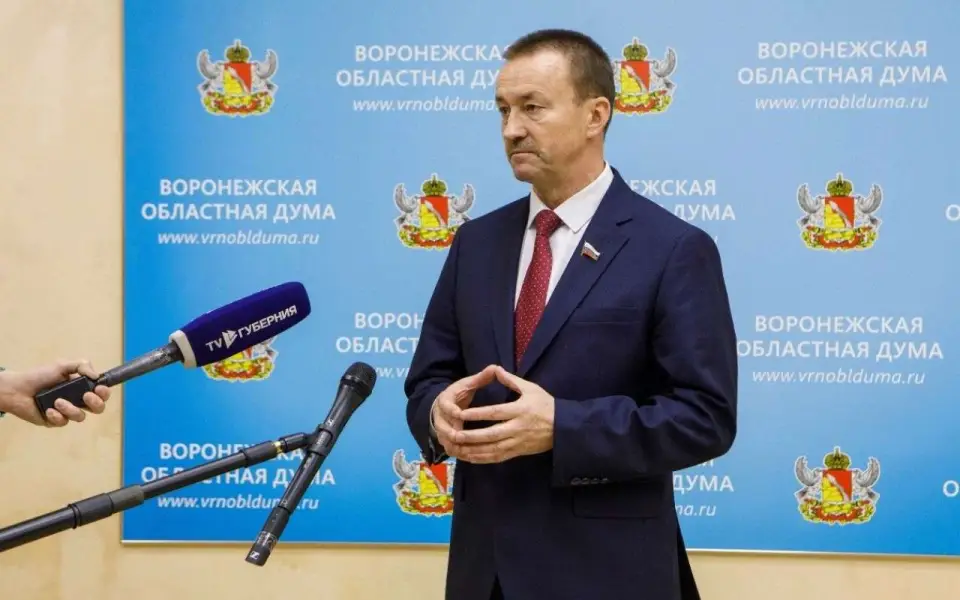 Спикер воронежской Облдумы Матузов предложил бороться с дефицитом топлива отказом от лишних поездок и ходьбой пешком