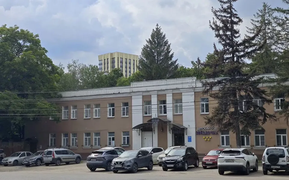 Связанное с банкротящимся воронежским станкозаводом компания продает здание и землю за 120 млн рублей