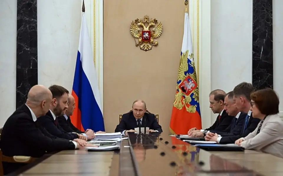 Путин поручил подготовить перенос погашения бюджетных кредитов после 2030 года