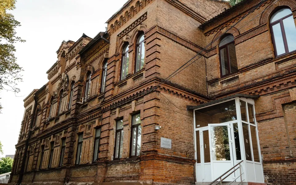 Больницу Гладковой в Курске могут превратить в гостиничный комплекс за 1,7 млрд рублей