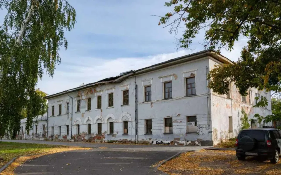Историческое здание техникума в Лебедяни за 31 млн рублей осталось без покупателей