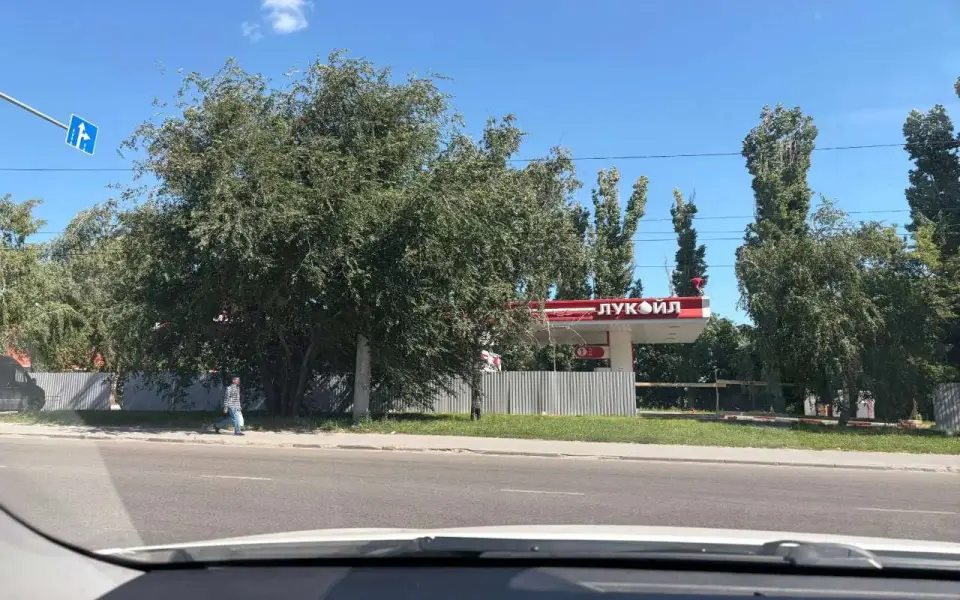 «Лукойл» в разгар топливного кризиса приостанавливает работу части АЗС уже во втором регионе