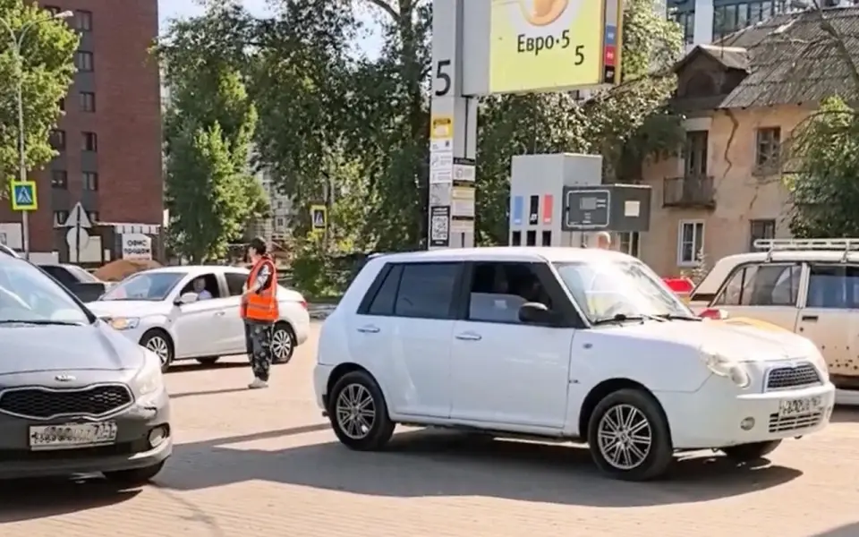 Федеральные власти пообещали улучшение на рынке топлива за счет импорта и производства бензина пониженного класса