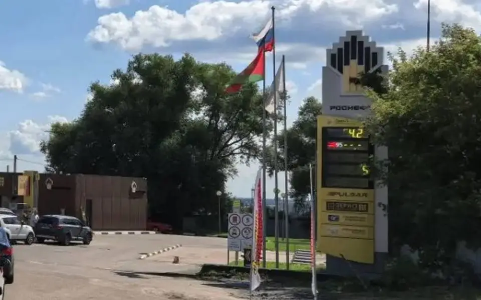 Воронежцы пожаловались на значительное ограничение отпуска дизтоплива на АЗС «Роснефти» Воронежцы пожаловались на значительное ограничение отпуска дизтоплива на АЗС «Роснефти»
