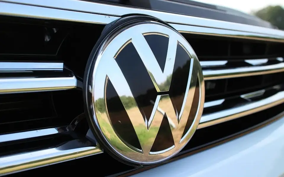 Volkswagen сократит еще 50 тыс. сотрудников и вдвое уменьшит модельный ряд Volkswagen сократит еще 50 тыс. сотрудников и вдвое уменьшит модельный ряд