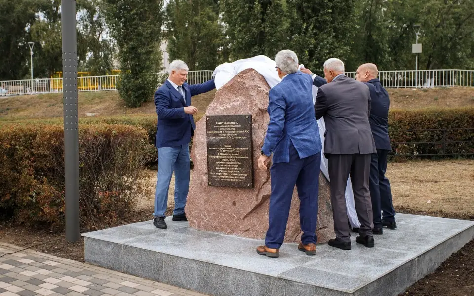 Памятный камень заложили в Нововоронеже перед строительством нового энергоблока № 8 НВАЭС	