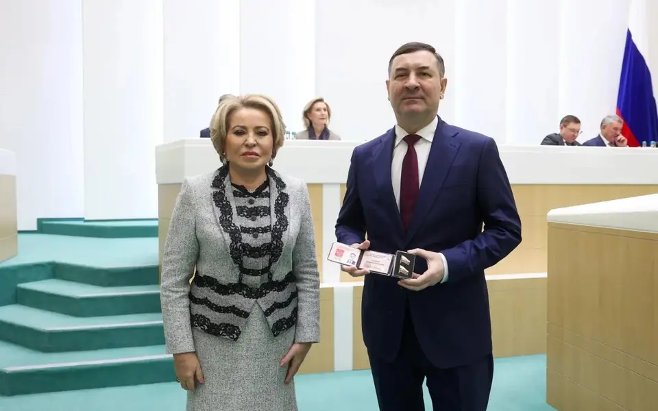 Экс-вице-губернатор Белгородской области Лоренц получил удостоверение сенатора