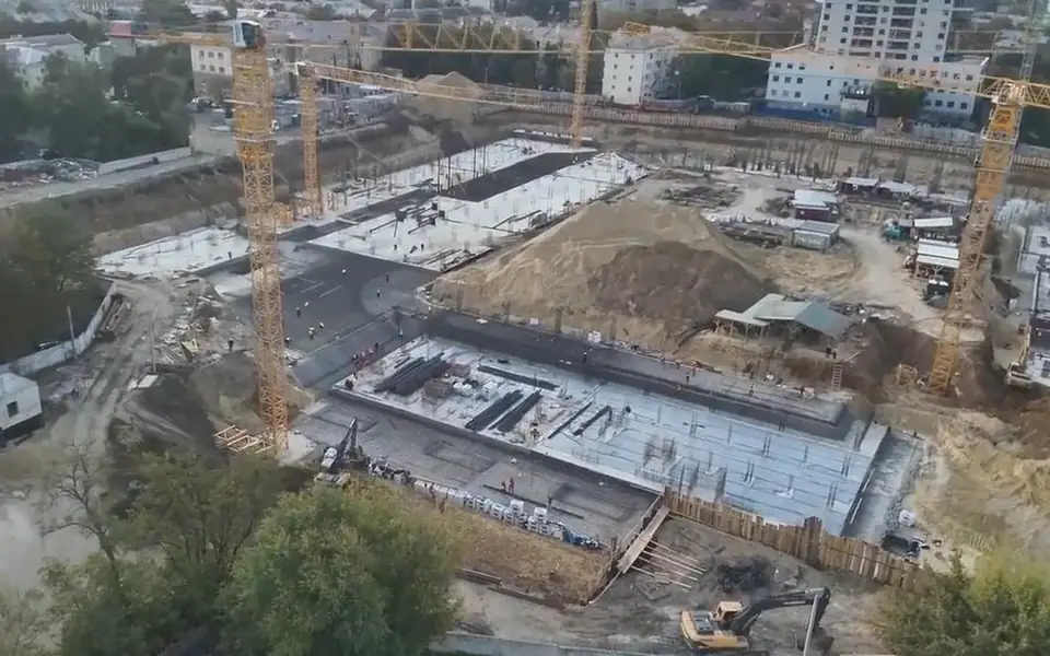 Белорусский концессионер на стройке стадиона «Факел» мог использовать нелегалов
