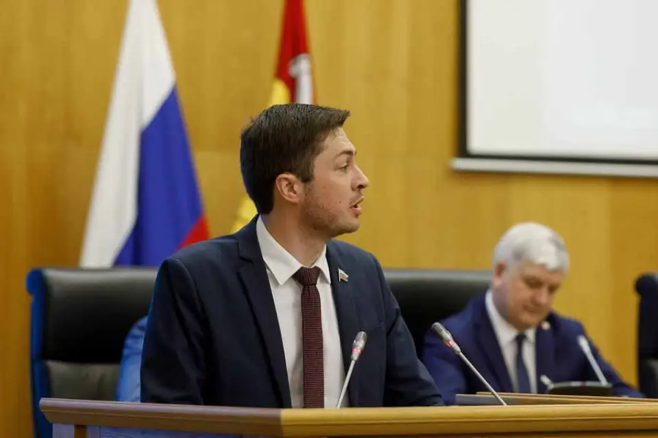 Глава фракции ЛДПР в Воронежской облдуме Павел Большов пойдет на губернаторские выборы Глава фракции ЛДПР в Воронежской облдуме Павел Большов пойдет на губернаторские выборы