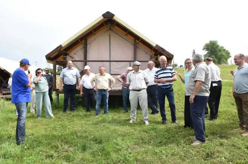 Орловские власти заманивают создателей глэмпингов свободными земельными участками