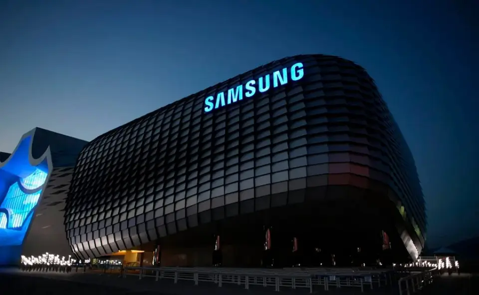 Прибыль южнокорейской компании Samsung упала на 96%
