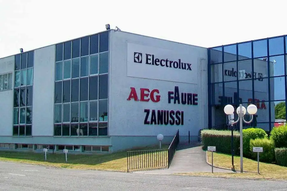 Производитель бытовой техники Electrolux хочет продать бренд Zanussi