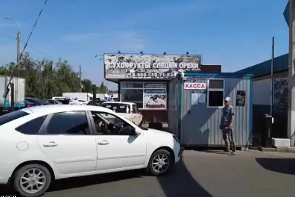 Бывший субарендатор участка у Алексеевского рынка в Воронеже хочет отнять проезд на участок у его нового пользователя