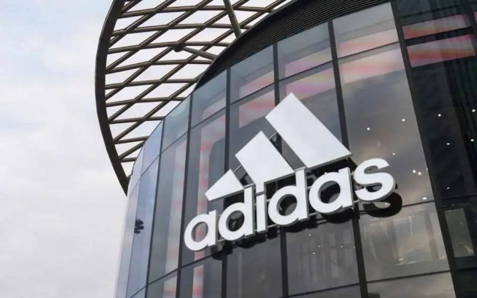 Adidas вернется в Россию под новым названием уже следующей весной