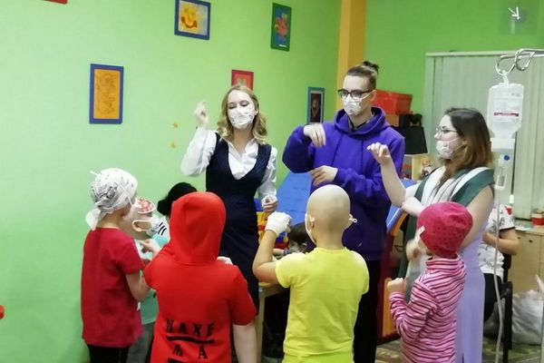 Волонтеры Рамонского района подарят детям новогоднее чудо
