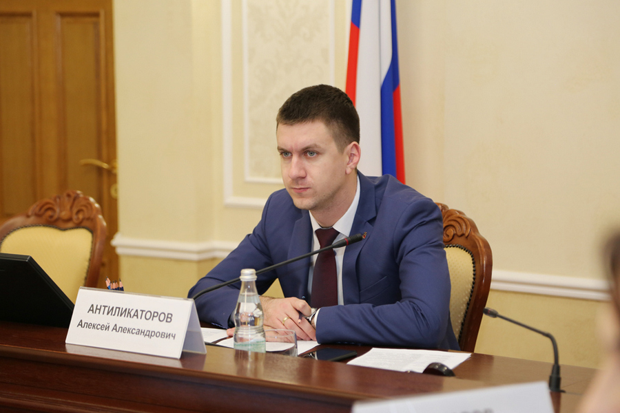 Суд разрешил бывшему вице-мэру Воронежа дольше гулять около дома