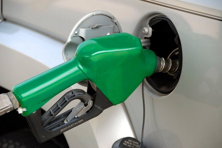 Управление делами липецкой администрации хочет закупить бензин почти на 10 млн рублей