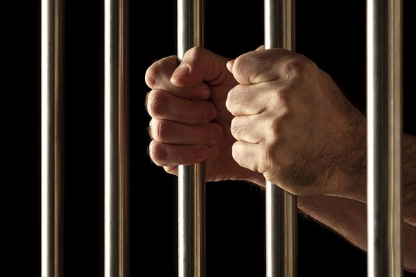 Обвиняемый в получении взятки воронежский экс-прокурор останется в СИЗО еще на полгода