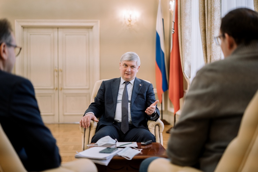 Губернатор Александр Гусев о противостоянии Евгения Хамина со строительным кланом, арестах депутатов и влиянии Алексея Гордеева