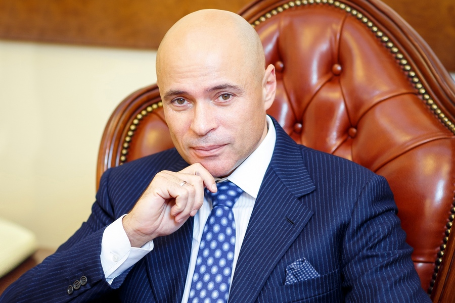 Липецкий губернатор Игорь Артамонов в прошлом году заработал 70 млн рублей