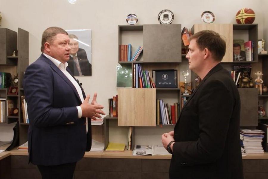 «Верхушка в Закулисье» с Александром Сысоевым – дело «Финансиста», фартовый Увайдов, депрессивный Платонов и кабинет без портрета Путина «Верхушка в Закулисье» с Александром Сысоевым – дело «Финансиста», фартовый Увайдов, депрессивный Платонов и кабинет без портрета Путина