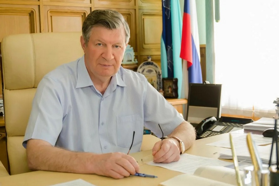 Бывший мэр Курска Николай Овчаров стал почетным гражданином вопреки протесту общественников