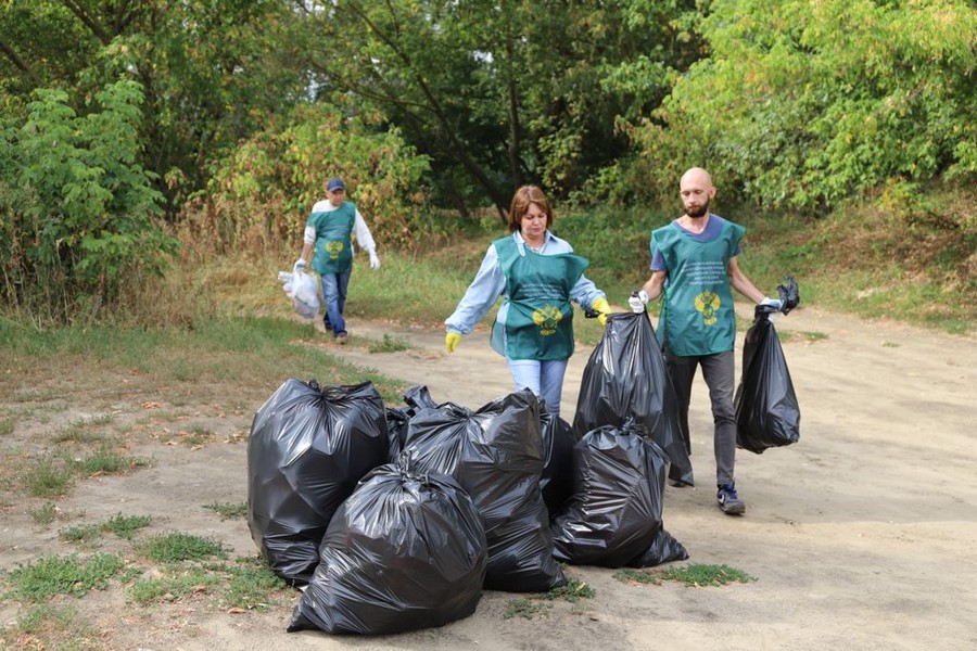 В Воронежской области продолжается экологическая акция по уборке мусора с берегов реки Дон
