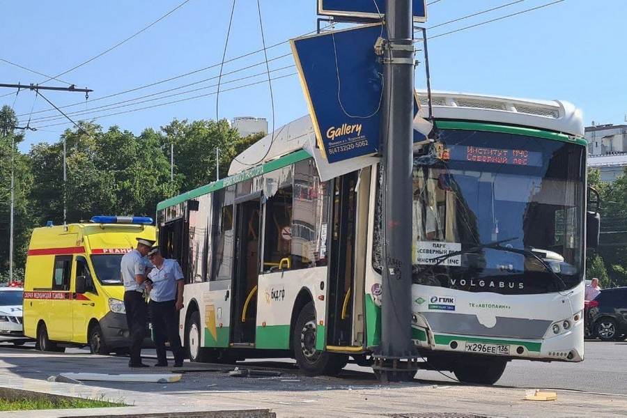 Воронежские следователи проверяют обстоятельства ДТП с автобусом на площади Ленина