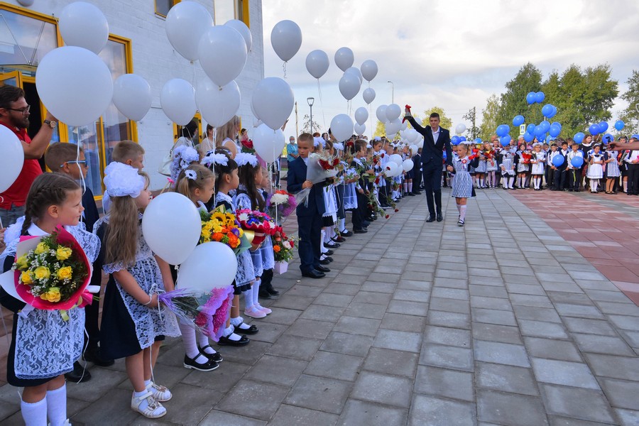 Врио губернатора Белгородской области посетил открытие школы в Крутом Логу