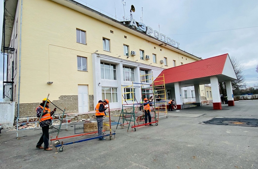 В Курске начали ремонт фасада здания аэропорта за 60,5 млн рублей  
