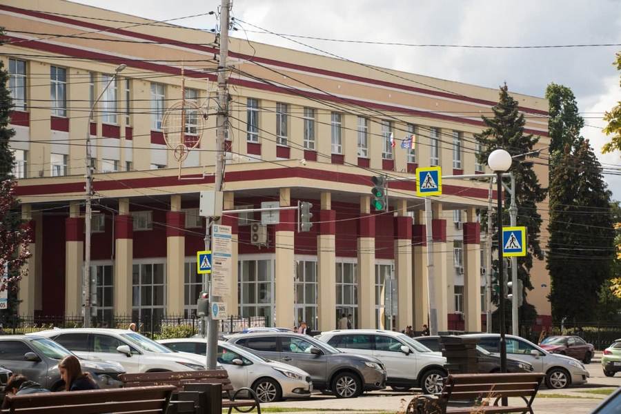За три года работы платных парковок в Воронеже жители убедились в их неэффективности
