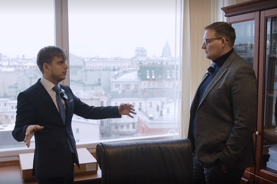 «Верхушка в Закулисье» с Антоном Ткачевым – однушка в Чертаново, Воронеж – цифровая столица РФ и мандат Госдумы в 27 лет