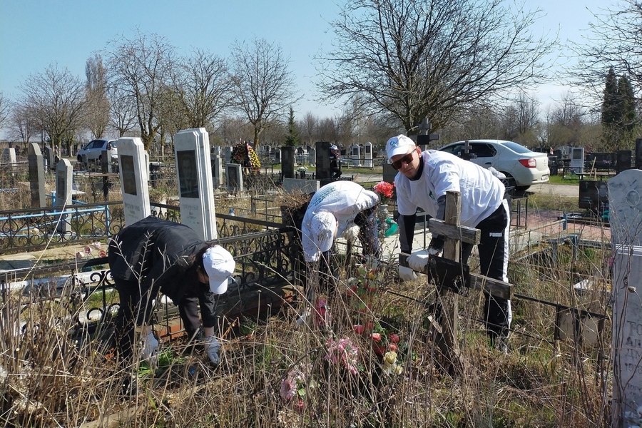 Белгородский регоператор организует субботники по уборке заброшенных могил ветеранов ВОВ