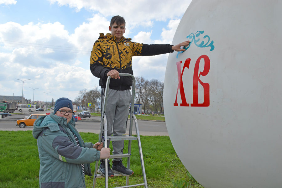 В Белгородской области украсили 3-метровое яйцо