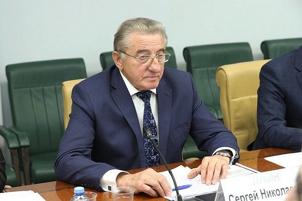 Сенатор от Воронежской области Сергей Лукин заявил о необходимости комплексного подхода в решении проблемы замены лифтов в жилых домах