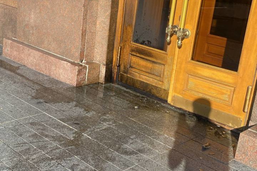 В администрацию Орловской области бросили бутылки с зажигательной смесью