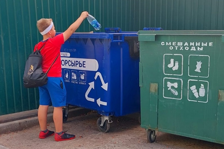 В белгородских школах и ссузах появились контейнеры для раздельного сбора мусора