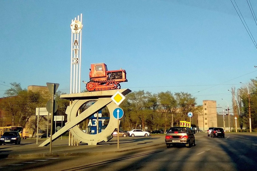 Цеха и имущество бывшего тракторного завода выкупила липецкая дочка финансовой компании из Татарстана Цеха и имущество бывшего тракторного завода выкупила липецкая дочка финансовой компании из Татарстана