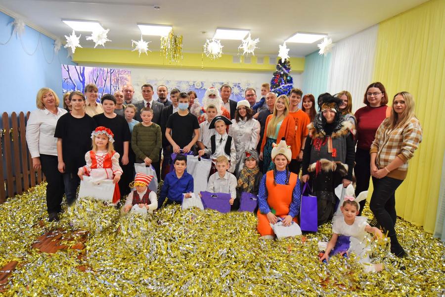 Белгородская корпорация ЖБК-1 поздравила воспитанников Разуменского дома детства с наступающим Новым годом