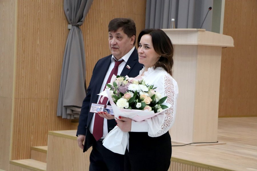 Инженер Ольга Сотникова получила мандат своего начальника в Белгородской облдуме