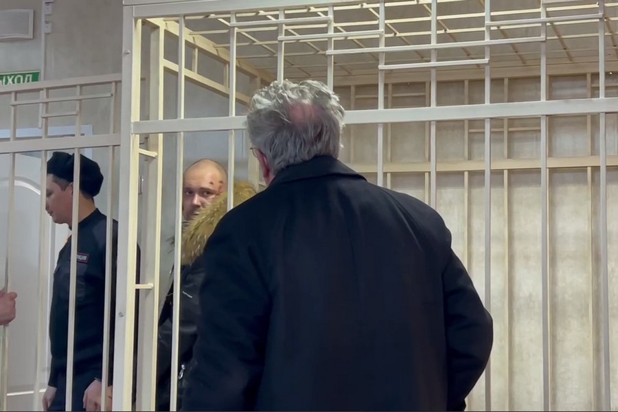 Отстреливавшегося от полицейской погони фейерверками воронежского бизнесмена отправили в СИЗО