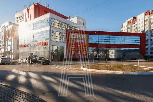 В Северном микрорайоне Воронежа продается торговый центр с якорным арендатором DNS за 206 млн рублей