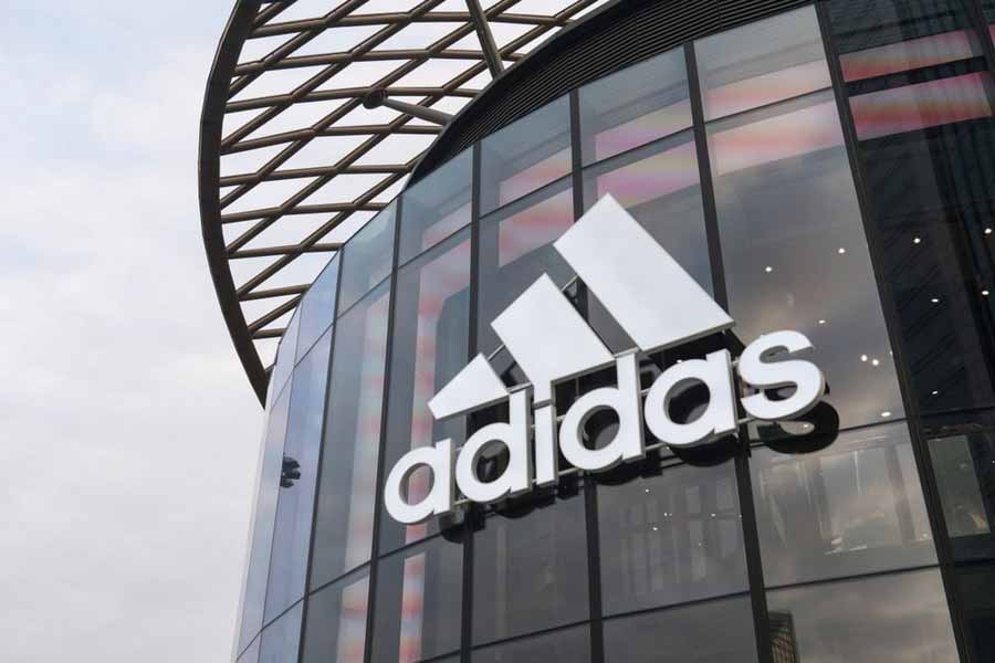 Турецкая и ближневосточная компании могут выкупить российский Adidas