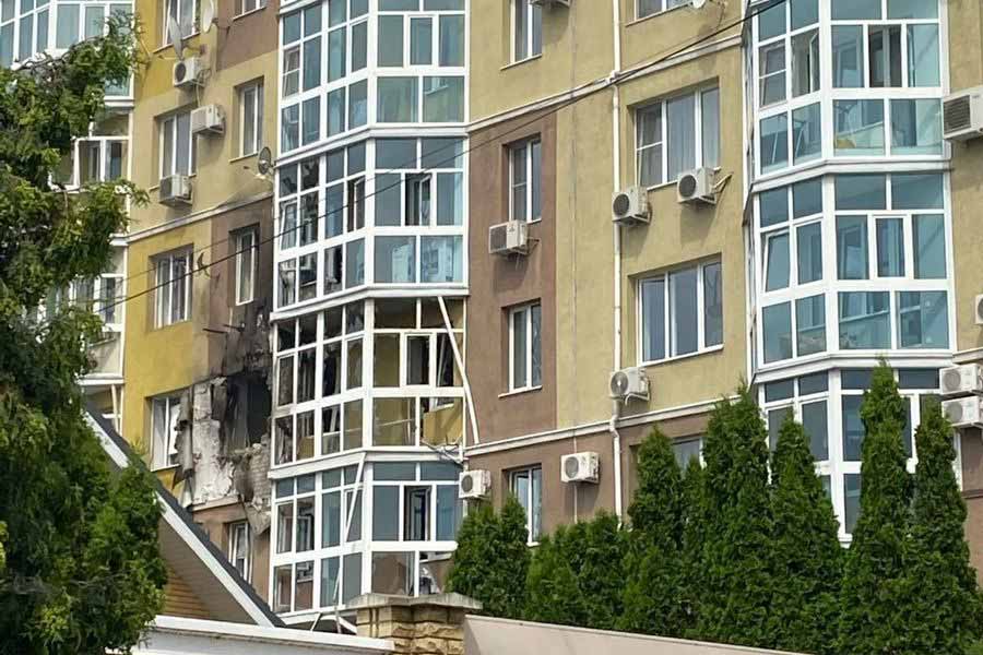 Воронежские власти обещают оперативно восстановить поврежденный дом после атаки беспилотника