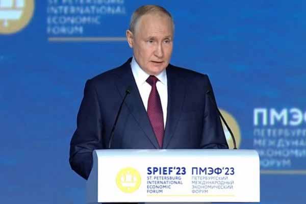 Владимир Путин оценил в 2 трлн рублей освободившуюся нишу после ухода иностранных компаний