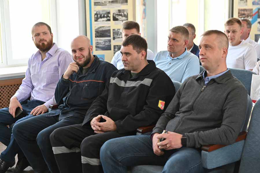 В честь Дня металлурга 42 работника липецкого «Свободного сокола» получили награды за вклад в развитие экономики региона и страны