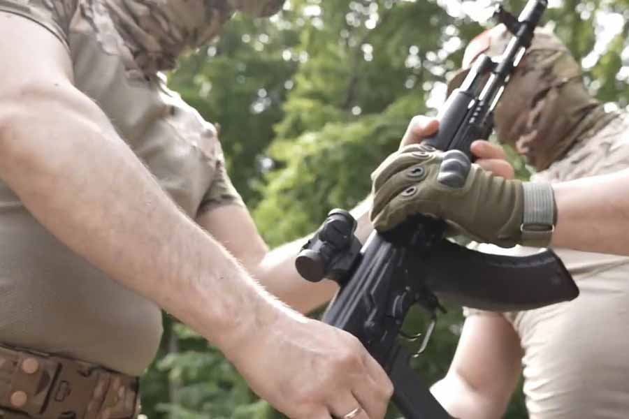 В Курской области добровольцам народной дружины выдали первую партию оружия