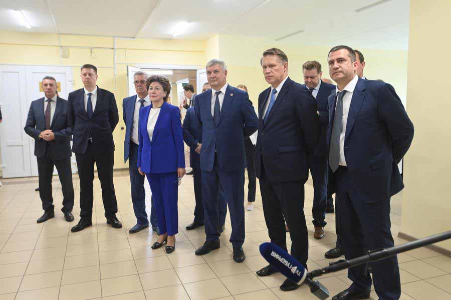 Министр здравоохранения РФ посетил медицинские учреждения Воронежской области